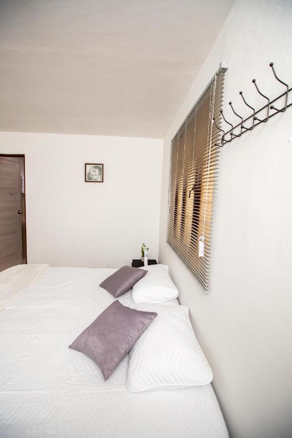 Komodo Alojamiento- Hostal Autoservicio, Ubicado Cerca Al Centro Historico - Bano Privado, Wifi , Cama 2X2 Y Agua Caliente Y Cocina Compartida Popayan Dış mekan fotoğraf