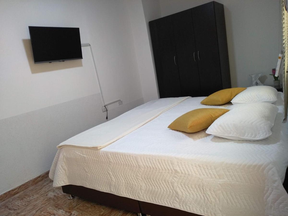 Komodo Alojamiento- Hostal Autoservicio, Ubicado Cerca Al Centro Historico - Bano Privado, Wifi , Cama 2X2 Y Agua Caliente Y Cocina Compartida Popayan Dış mekan fotoğraf