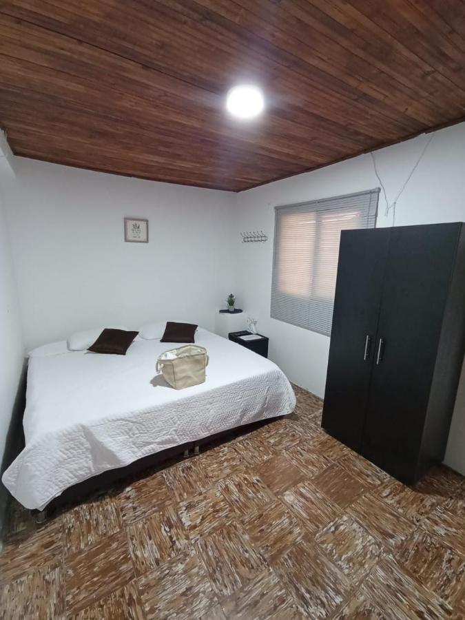 Komodo Alojamiento- Hostal Autoservicio, Ubicado Cerca Al Centro Historico - Bano Privado, Wifi , Cama 2X2 Y Agua Caliente Y Cocina Compartida Popayan Dış mekan fotoğraf