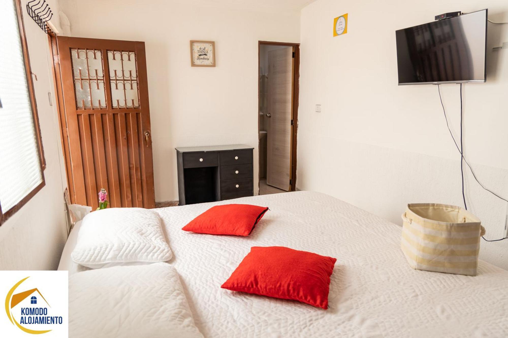 Komodo Alojamiento- Hostal Autoservicio, Ubicado Cerca Al Centro Historico - Bano Privado, Wifi , Cama 2X2 Y Agua Caliente Y Cocina Compartida Popayan Dış mekan fotoğraf